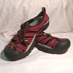 Keen Newport sandals closed toe M 8.5 W10